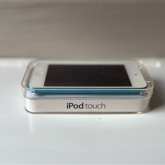 I Pod 5th Generation - Picture 3 of 4